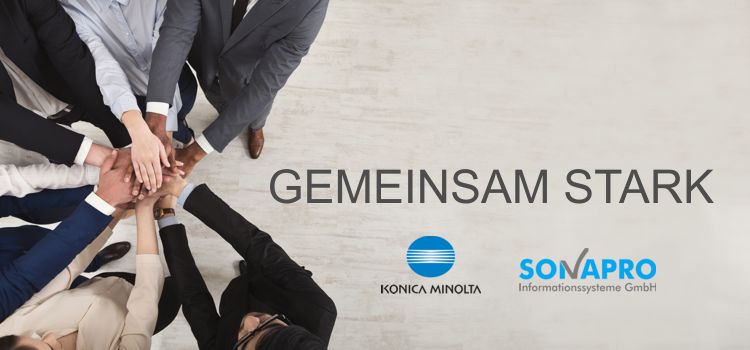 Gemeinsam Stark, Bild aus der Vogelperspektive von unterschiedlichen Menschen, die die Hände aufeinanderlegen