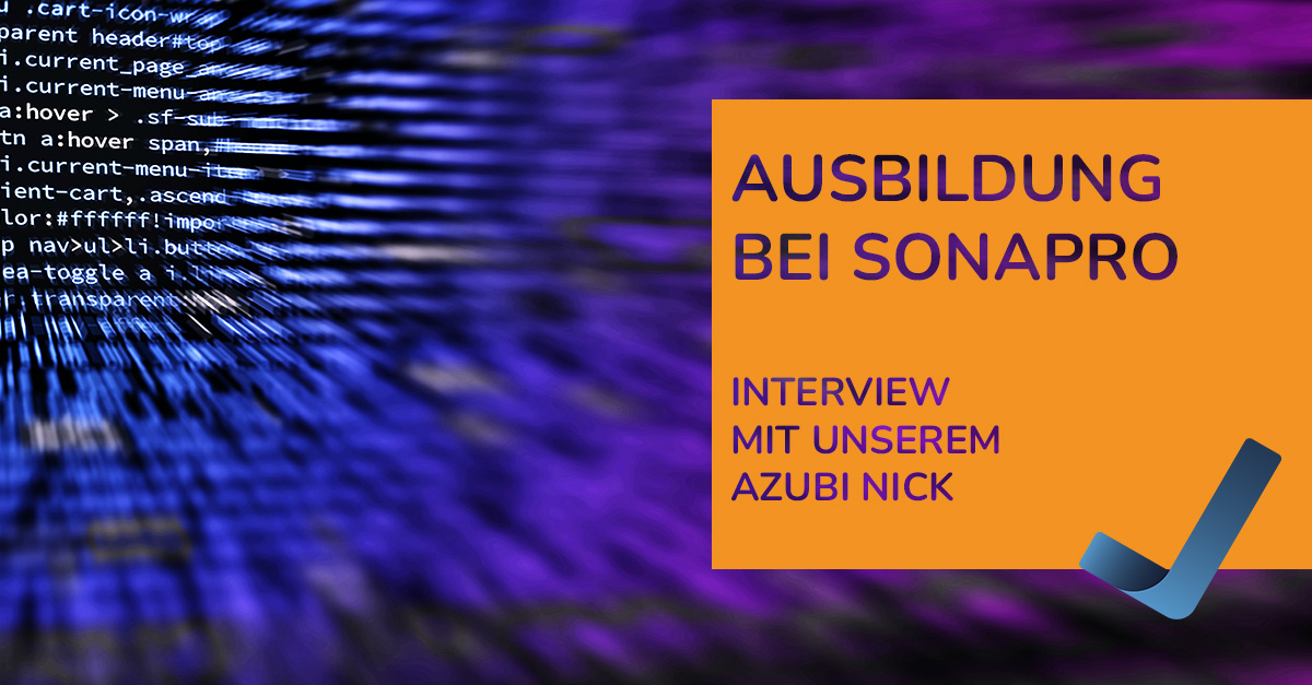 Blau-lila Bild mit HTML Code (verschwommenen) mit einem orangenem Rechteck und der Aufschrift "Ausbildung bei SONAPRO - Interview mit unserem Azubi Nick"